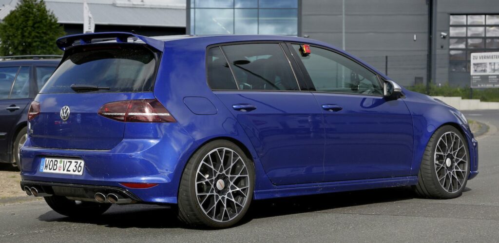 Volkswagen Golf R400 ryktas klara av 0–100 km/h på mindre än fyra sekunder och den blir betydligt starkare än Audi RS 3.