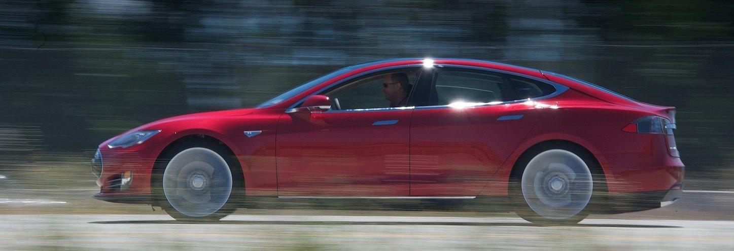 Snart är det inte bara fågelkvitter och tystnad som ackompanjerar elbilarna – de måste också ha ett särskilt ljud i låga farter.