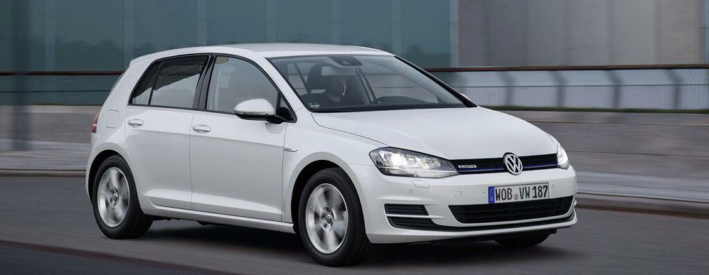 Förutom den snåla bensinmotorn har Volkswagen sänkt luftmotståndet en aning i TSI Bluemotion-versionen, från 0,29 till 0,28.