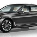 Bilden är lite grynig men nu kan vi bilda oss en första uppfattning om designen på nya BMW 7-serien. Vad tycker du? Använd gasa/bromsa knapparna.