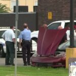 En polisbil är parkerad framför ett byggnad. (AI text)