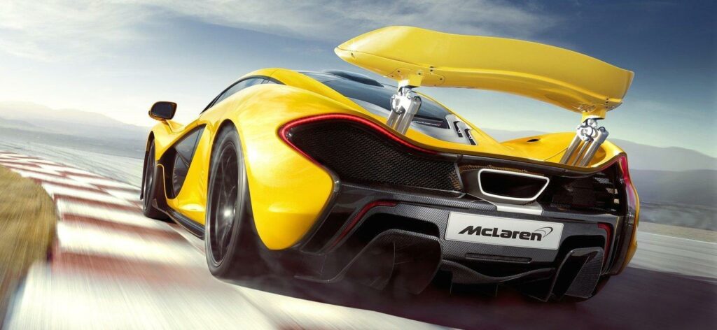 McLarens testchef Mark Vinnels har tidigare sagt att han är orolig för att de extremt snabba superhybriderna McLaren P1, LaFerrari och Porsche 918 Spyder ska orsaka en olycka på Ringen. "Förr eller senare kommer det sluta i tårar om vi går åt det här hållet", har han sagt till Autocar.