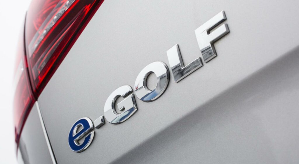 Det nya batteriet som Volkswagen utvecklar har längre räckvidd och lägre pris.