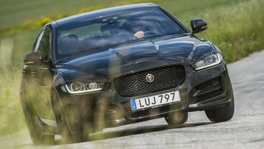 Trots de enorma summorna som Jaguar har lagt ned på lättviktsteknik förlorar XE viktkampen mot en fyrhjulsdriven BMW i vårt senaste test.