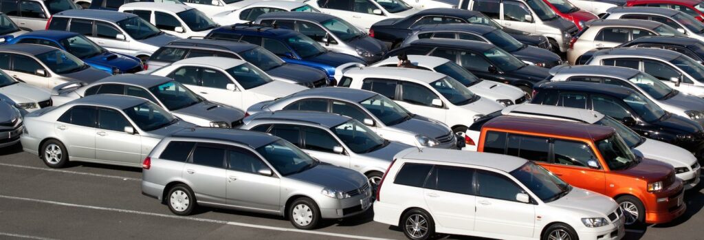 Bilar som i själva verket klassats som skrot, efter exempelvis översvämningar eller bränder, exporteras till Europa och säljs dyrt till ovetande köpare. Foto: Laitr Keiows/Creative Commons/Wikimedia