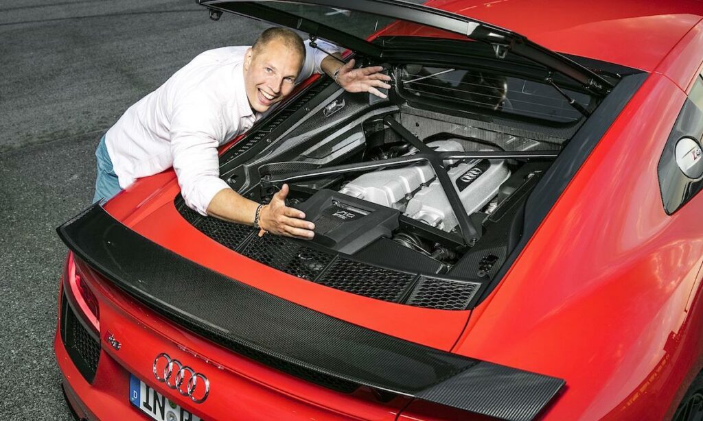 Audi R8 LS1 (AI text)