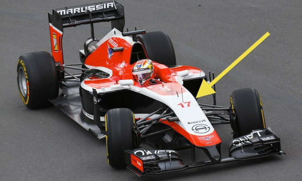 En racerbil med en röd pil pekar mot bilens framände. (AI text)