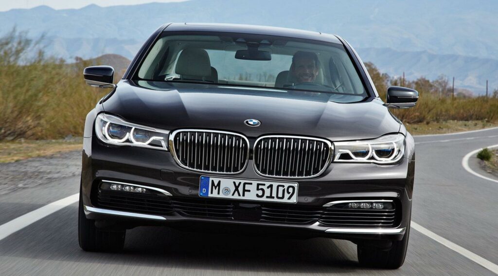 Den nya motorn med fyra turbo hamnar först i den kommande 750d. Motorn går under namnet B57 TOP och ska ersätta den nuvarande dieselmotorn med tre turbo.