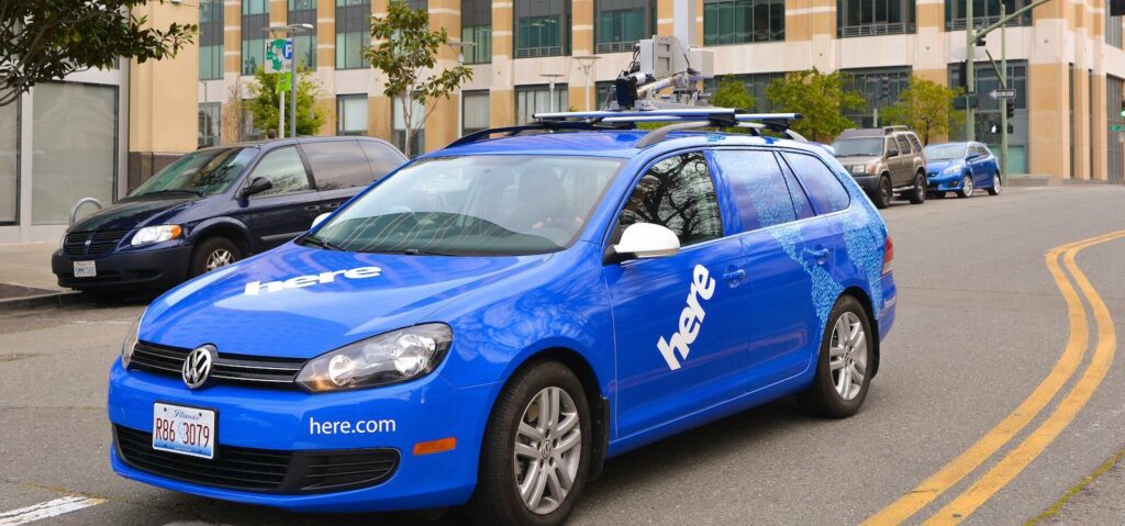 Precis som Apple och Google har Here kartbilar ute på vägarna för att fotografera.