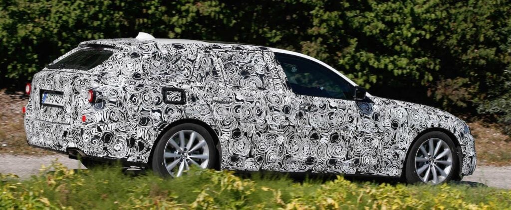 Den nya BMW X5 fotograferad i kamouflageskjutning (AI text)