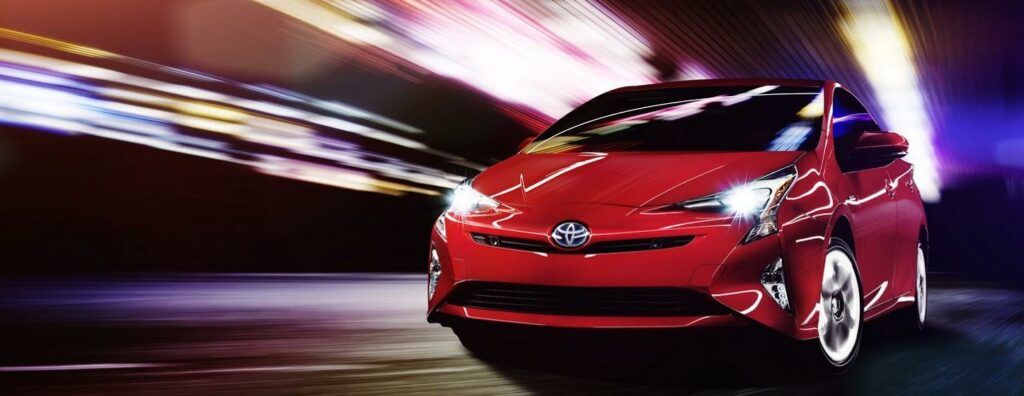 Designen lär väcka en del känslor – alla skriver nog inte under på att Prius faktiskt ser bra ut – men designen har samtidigt ett syfte: att sänka förbrukningen så mycket som möjligt, bland annat genom aerodynamiska tricks.