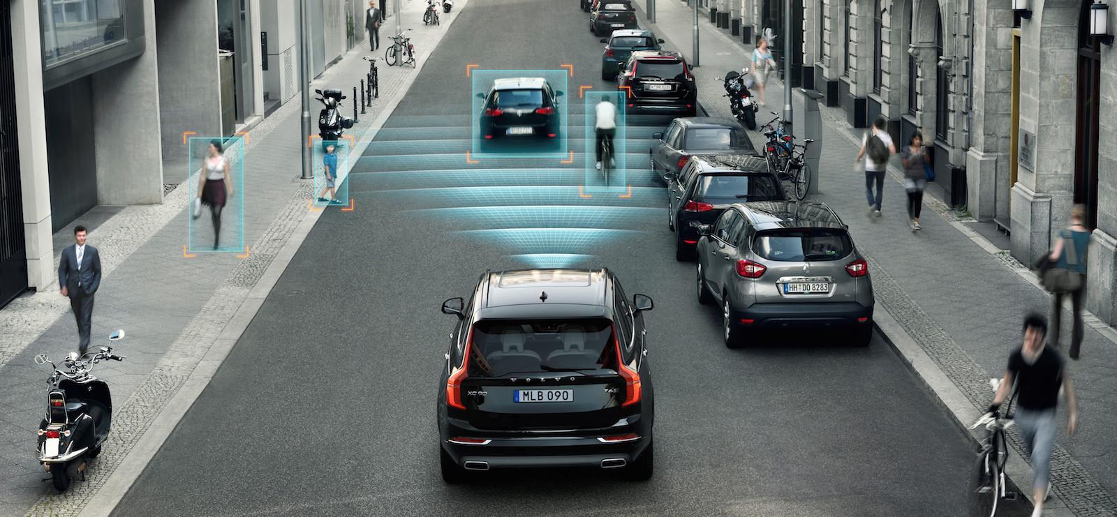 Många biltillverkare gömmer undan autobromssystemet i dyra utrustningspaket. Nu blir det ändring.