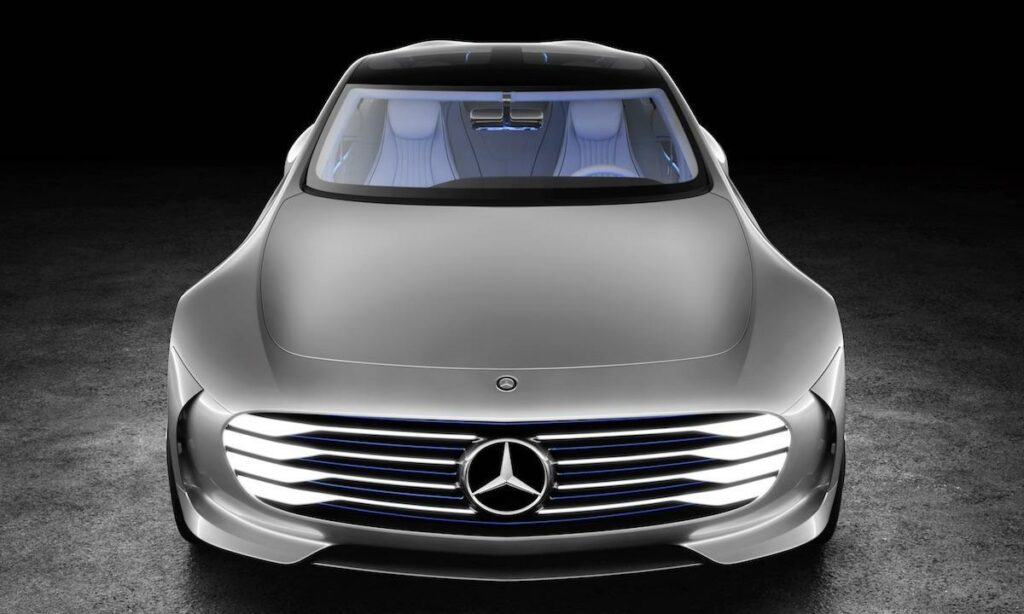 Mercedes-Benz-konceptbil i mörker (AI text)