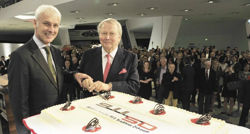 Matthias Müller har stöd från båda sidorna av ägarfamiljen. Till höger Wolfgang Porsche, kusin med Ferdinand Piëch.