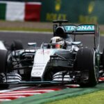 Mercedes-Benz GT A1-racingbil i aktion under Japans Grand Prix. (AI text)