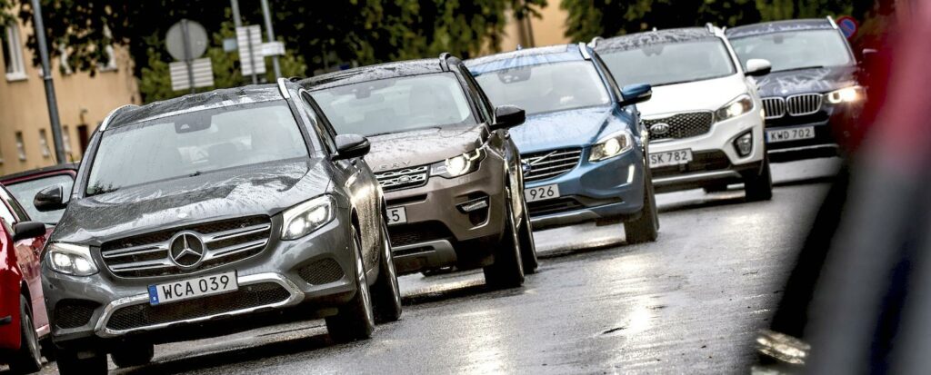 Fem suvar där samtliga väger mer än vad som står hos Transportstyrelsen. Land Rover är värst: plus 251 kilo.