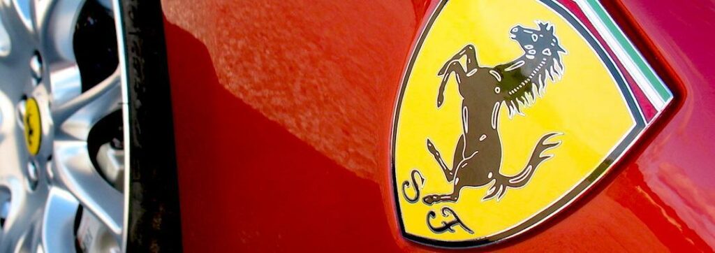 Att tillverka lyxprodukter kan vara lukrativt, men det är också en bransch med stora sväningar. Nu står Ferrari på egna ben.