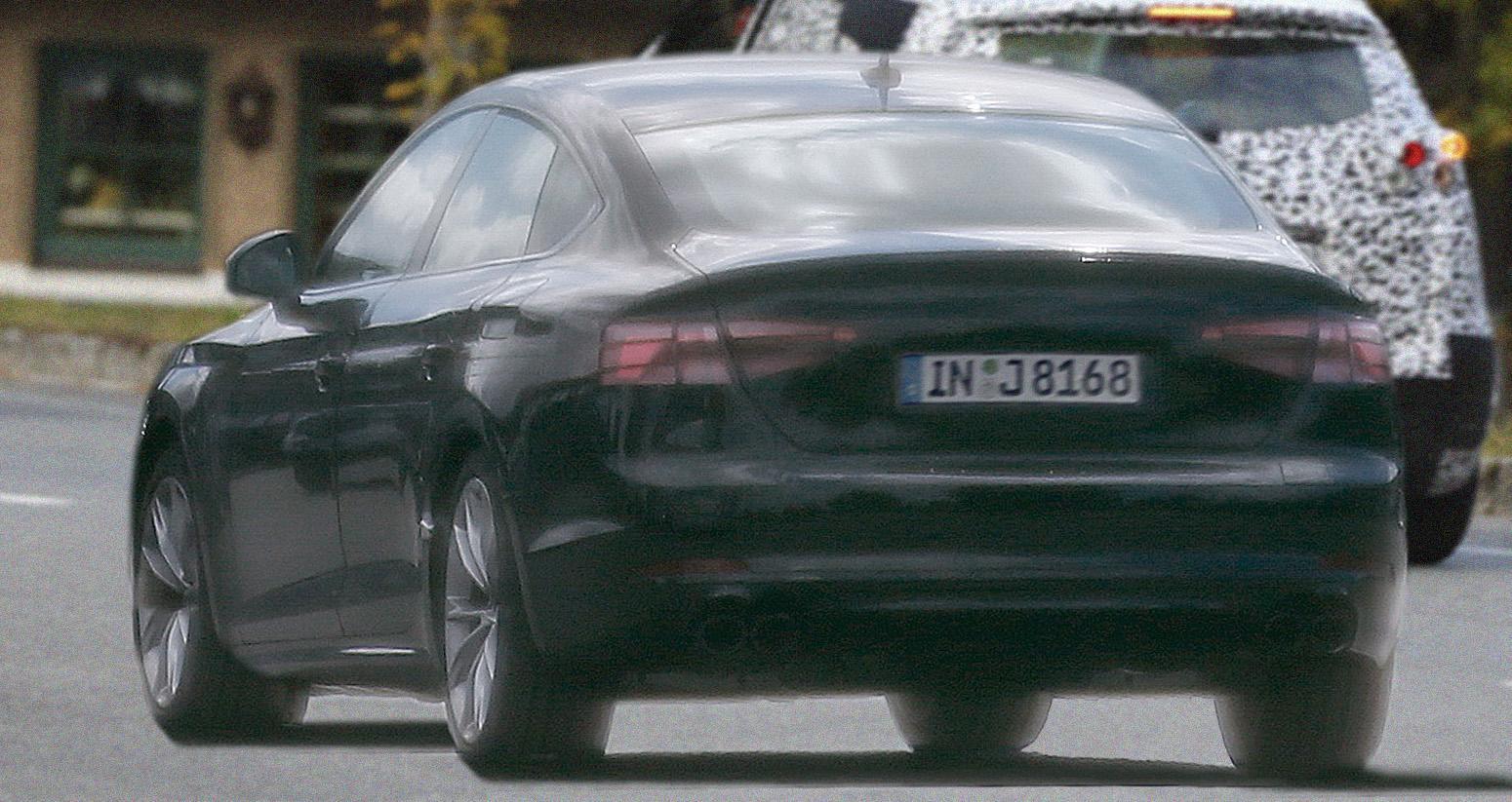 Audi A5 ska vara ett snyggare alternativ till A4 för köpare som bryr sig mindre om utrymmen och mer om design.