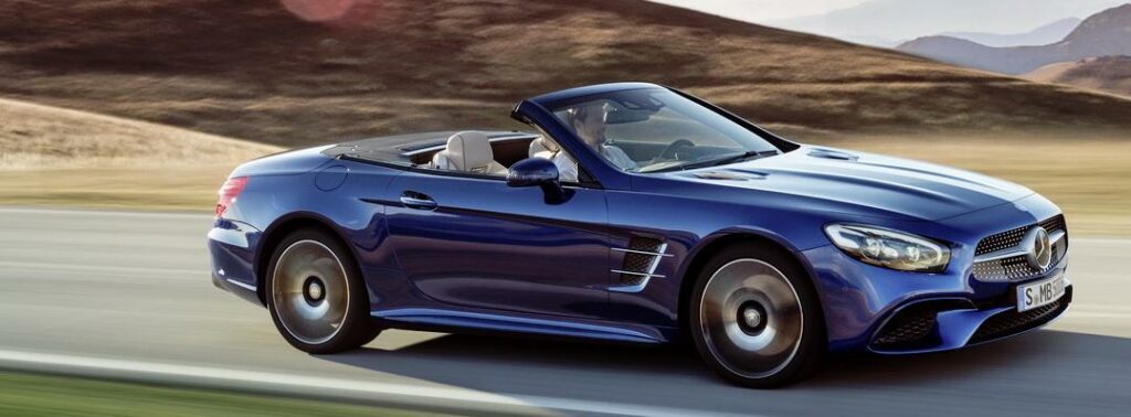 Mercedes SL är till för att åka långt och länge i, gärna nedcabbat i solnedgången. Köpare som vill ha en sportigare körupplevelse kan istället välja Mercedes-AMG GT.