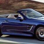Mercedes SL är till för att åka långt och länge i, gärna nedcabbat i solnedgången. Köpare som vill ha en sportigare körupplevelse kan istället välja Mercedes-AMG GT.