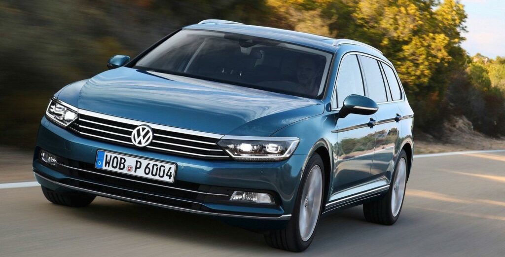 Volkswagen riskerar höga bötesbelopp för att ha uppgett felaktiga siffror för utsläpp och förbrukning.