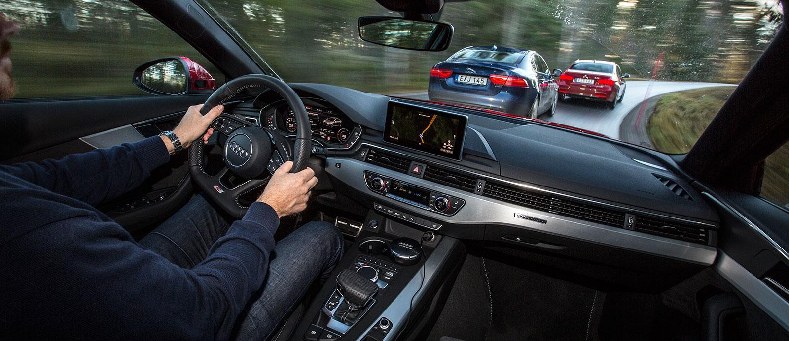 Vi ger oss ut med tre körglada bensinbilar på kurviga vägar i senaste testet.