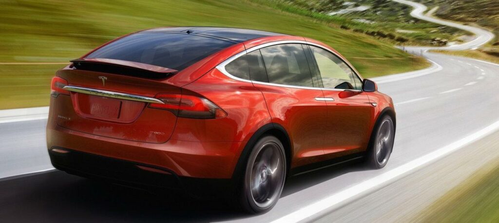 Vill du bli Model X-ägare får du betala åtminstone 900.000 kronor. Den starkare P90D-versionen kostar över en miljon.