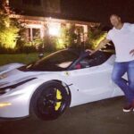 Att vara storväxt är inte alltid en fördel. Dwayne Johnson fick låna en LaFerrari men provköra gick inte.