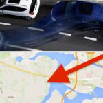 En bil står parkerad på en parkeringsplats. (AI text)