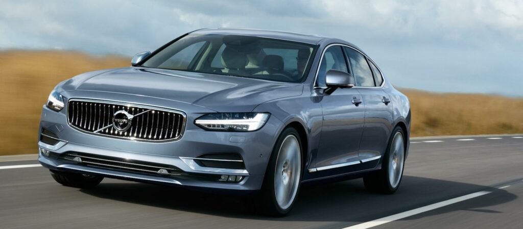 Det blir mycket beröm när världspressen kollar in nya Volvo S90 – men designen på bakpartiet är en detalj som inte faller alla i smaken.