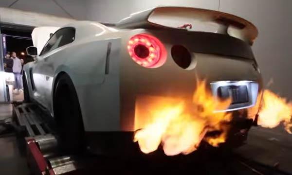 En Nissan GT-R R34 (AI text)