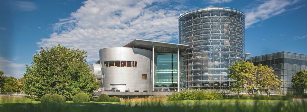 En bil i en parkeringsplats (AI text)