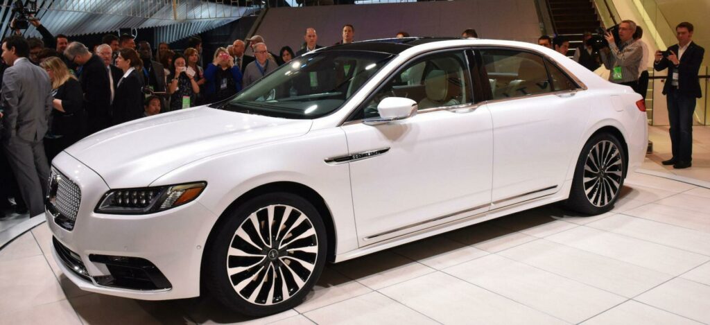 Lincoln Continental utlovar första klass-transport med "varma och inbjudande detaljer". Härliga retrovibbar och mer fokus på bekvämlighet än sportighet. Ja tack!