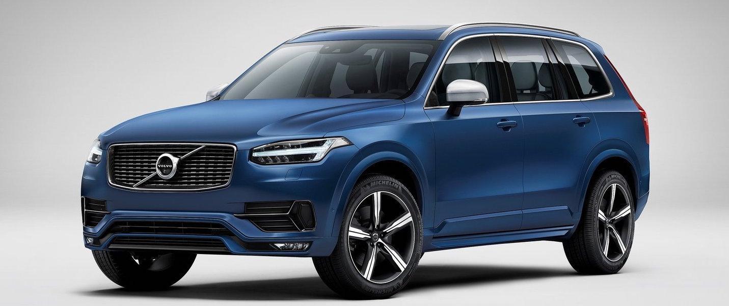 Volvo XC90-terrängbilen visas i blå färg. (AI text)