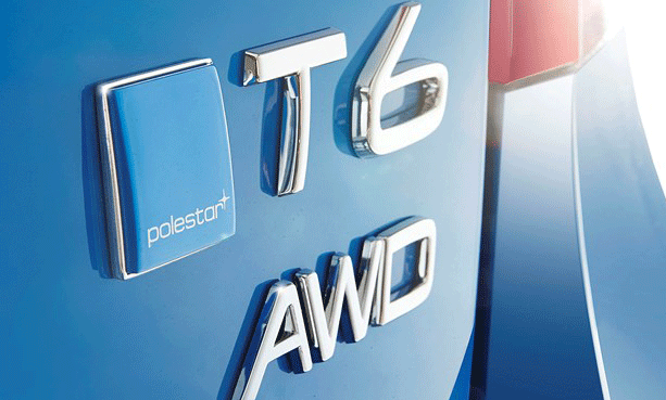 detaljen på framsidan av en blå bil (AI text)