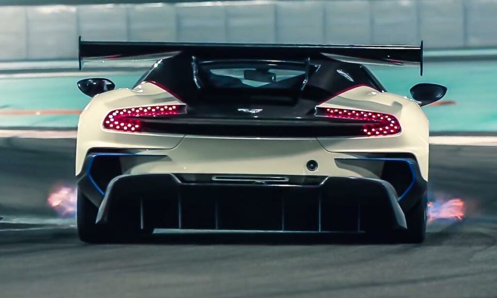 Aston Martin V12-supercar (AI text)