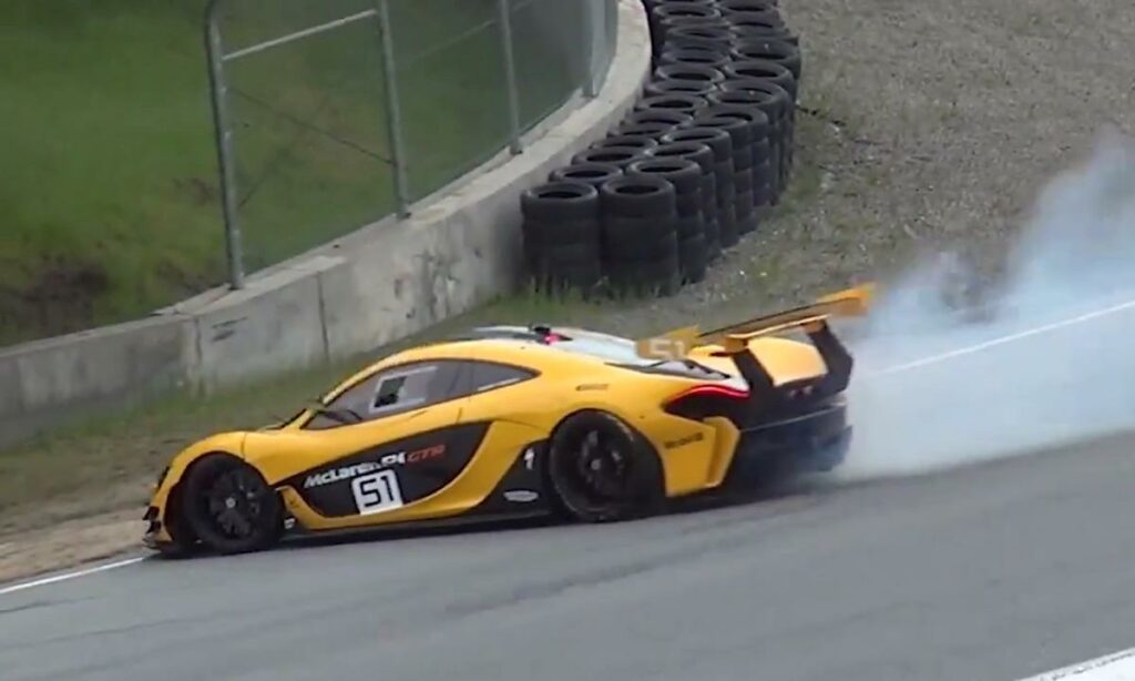 McLaren P1 kontra McLaren (AI text)