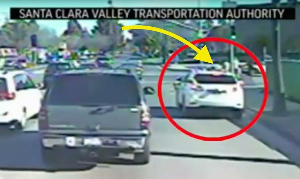 Santa Clara Valley Transportation Authority upptäcker en bil som överskrider hastighetsgränsen i en stad. (AI text)