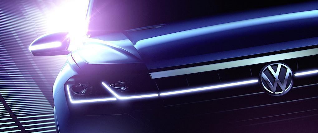 Volkswagen TTSUV visas i en mörk rummiljö. (AI text)