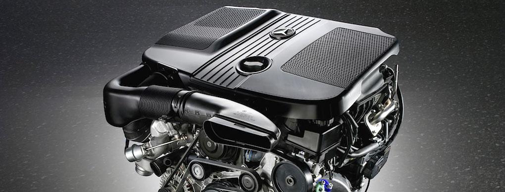 En bensinmotor på en svart bakgrund. (AI text)