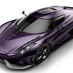 En lila sportbil på vit bakgrund. (AI text)