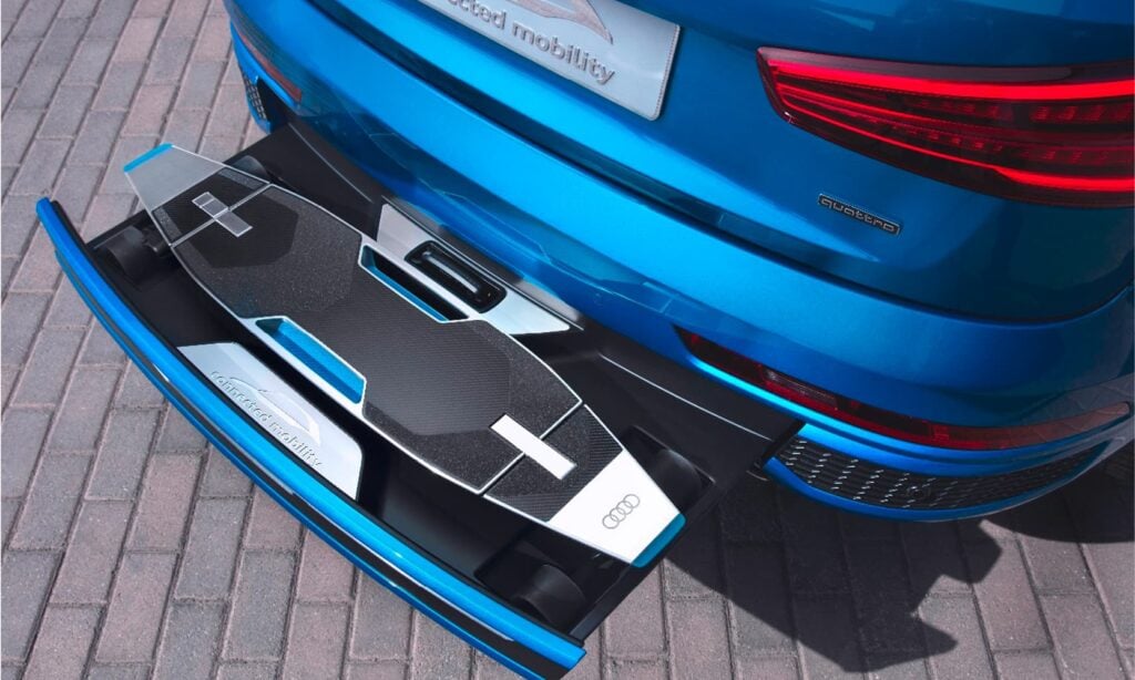 Audi Q7-konceptbil med en skateboard på bakre delen (AI text)