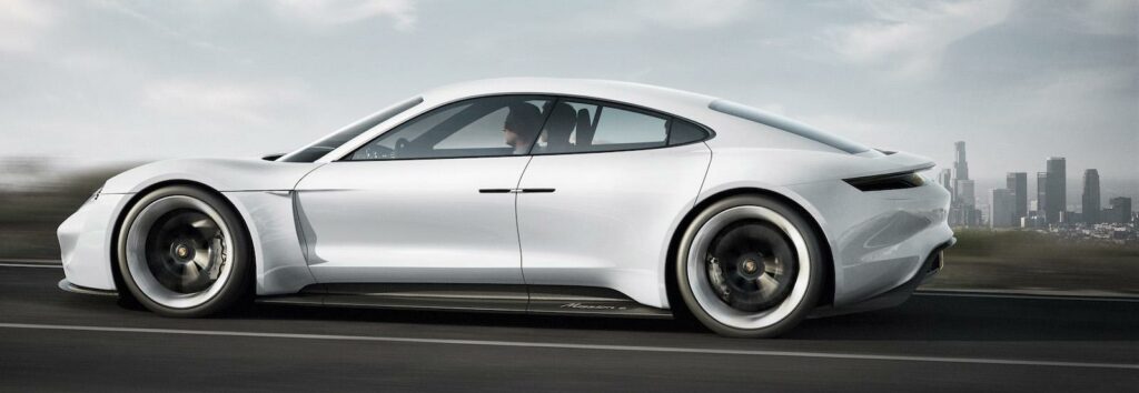 Konceptbilen Porsche Mission E visar en ny toppmodell med eldrift. När den lanseras ska Porsche ha ett nätverk av snabbladdare, enligt märkeschefen.