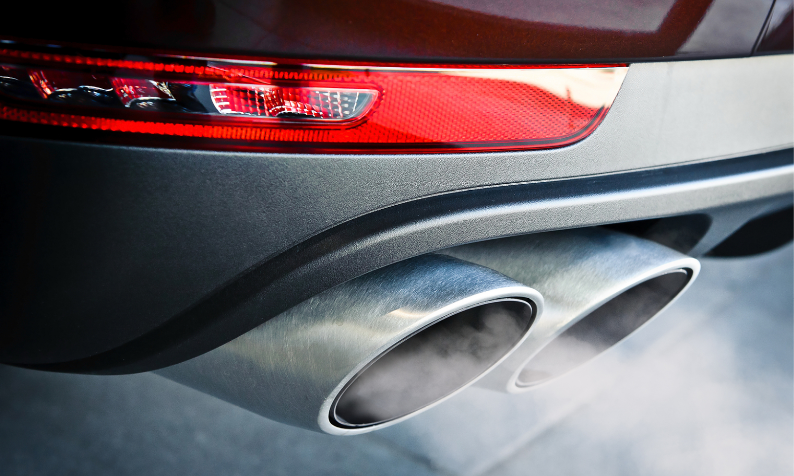 En bil med utluftningsrör. (AI text)