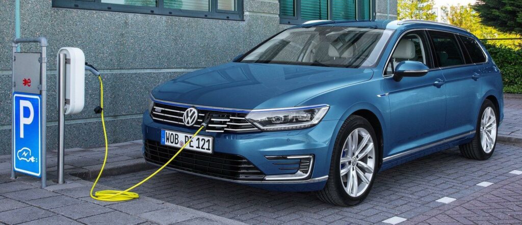 Volkswagen ska lansera flera nya laddhybrider som en del i den stora omställningen efter dieselskandalen.