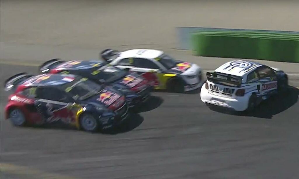 En rallybil kör nedför banan. (AI text)