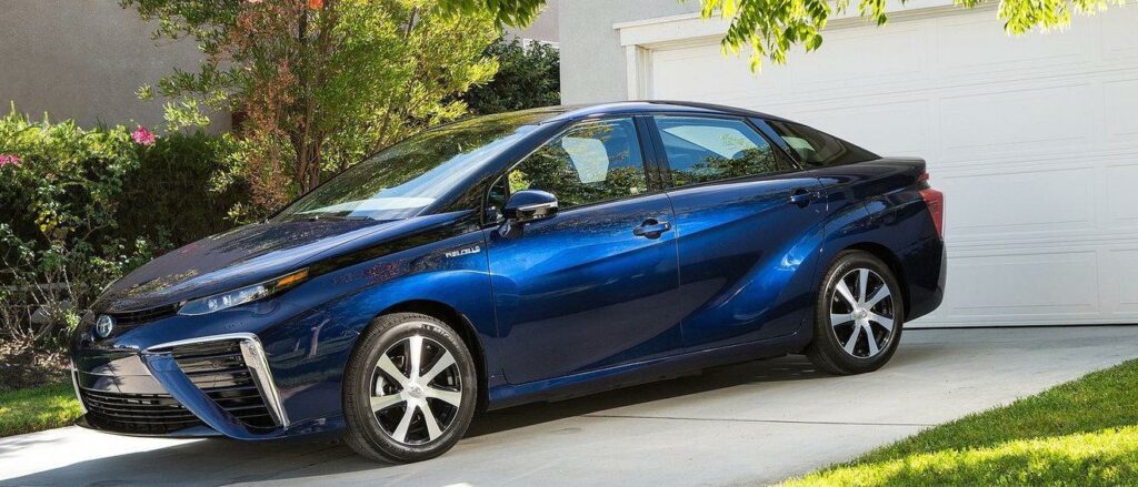 Toyota Mirai säljs i vissa länder som har vätgasmackar, bland annat Sverige, även om försäljningssiffrorna är blygsamma – priset ligger på drygt 750.000 kronor.