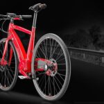 En röd cykel på en mörk bakgrund. (AI text)