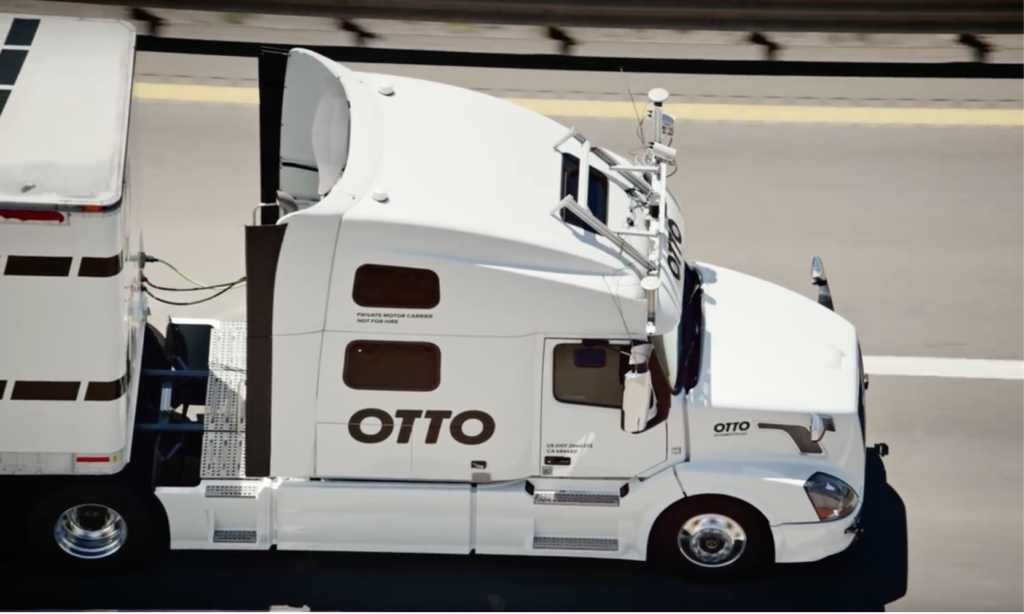 En lastbil kör längs en väg. (AI text)