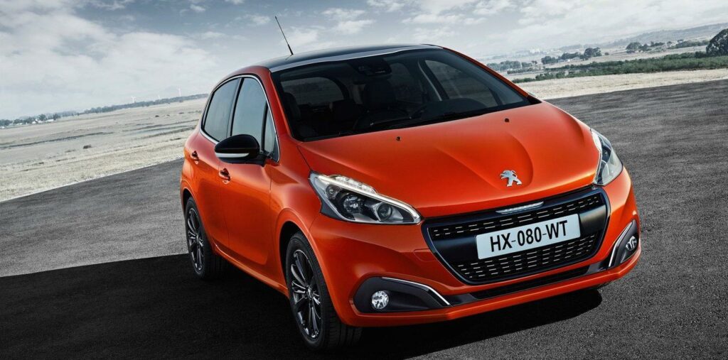Småbilen Peugeot 208 och suvcrossovern 2008 kommer med eldrift, men det är oklart när och med vilken teknik.